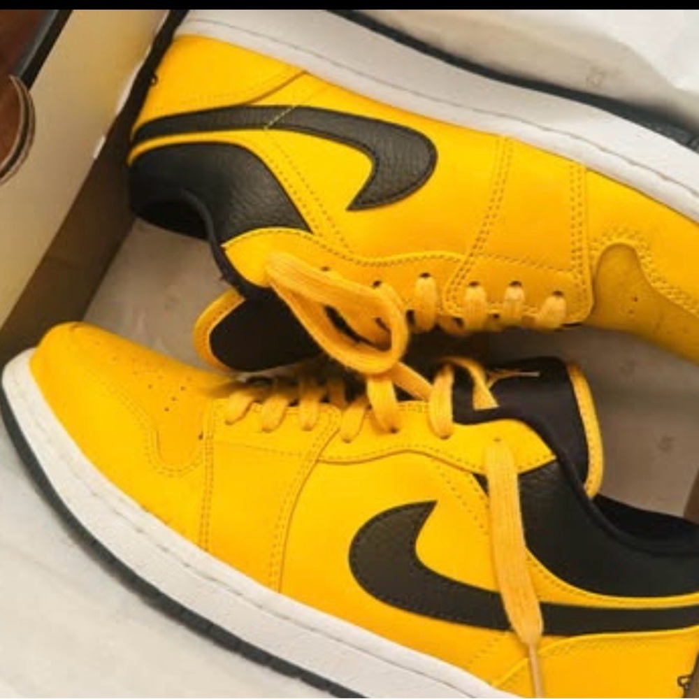 Nike Air Jordan 1 Low – University Gold/Black